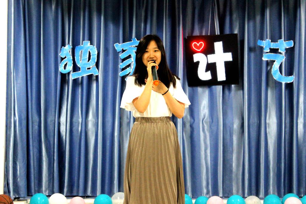 声情并茂的动人演唱