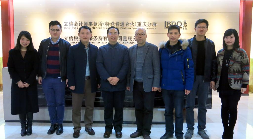 会计学院老师与立信会计师事务所(特殊普通合伙)重庆分所领导亲密合影
