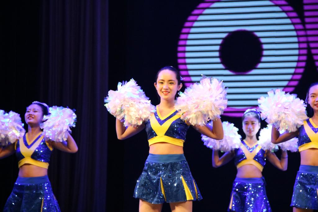 啦啦操《Dancing,Youth》