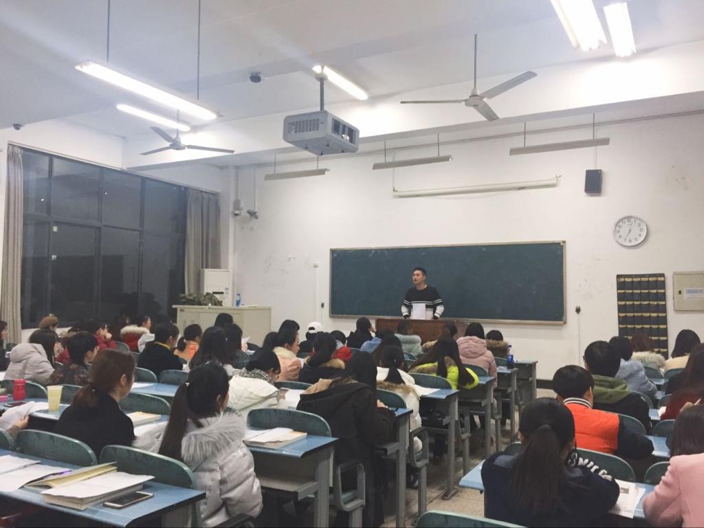 李迪同学在学霸论坛上为大家讲解中级财务会计学习方法