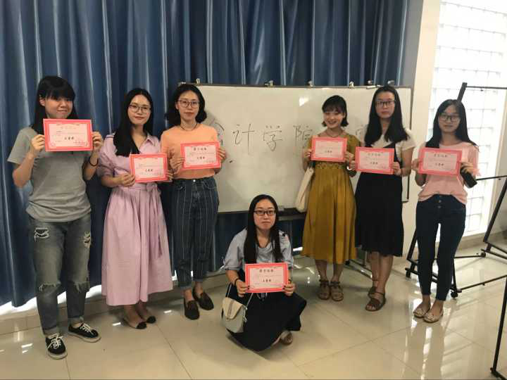 获奖同学合影留念