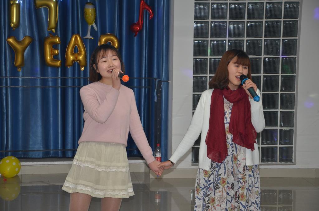 歌曲表演《面朝大海,春暖花开》