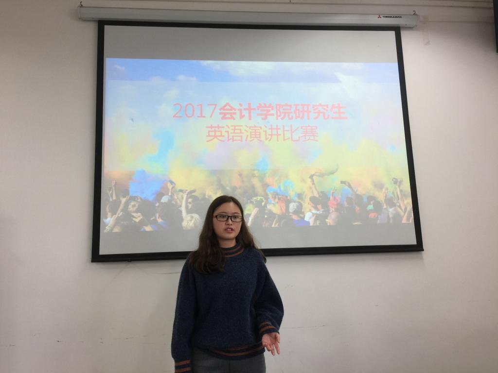 选手正在演讲