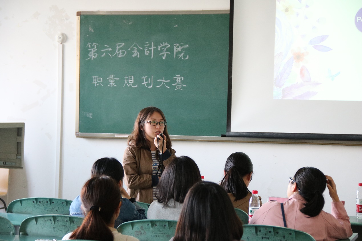 李小娟老师正在做最后的点评