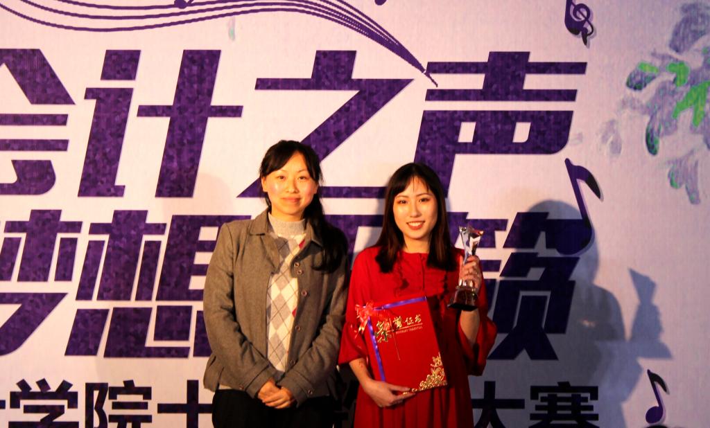 颁奖嘉宾与获奖选手合影留念